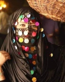 بيشه وجه ملونه