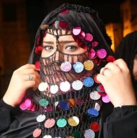 بيشه وجه ملونه